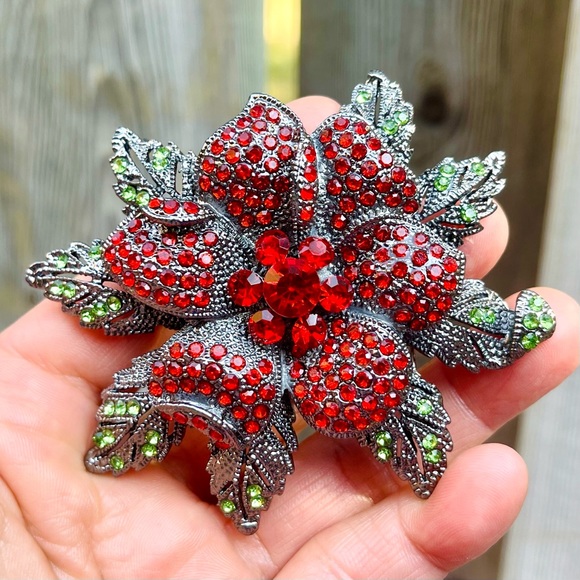 Poinsettia Brooch Large Rhinestone Poinsettia Pendant Christmas Brooch Pin - Picture 6 of 9